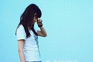 扣扣网名女生独特简单个性网发布 捂着心脏逞强的微笑_QQ网名