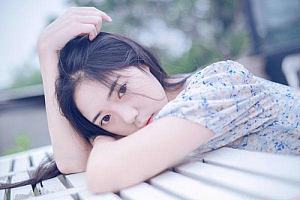 任凭时间染白我的发 文艺男生个性网名不带符号的_QQ网名
