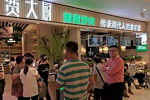 靠一道辣椒炒肉,开出26家直营店,火了19年