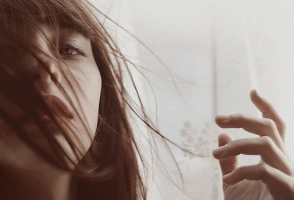 微信网名女人有品位的气质款 天暗下来你就是光_QQ网名牛品源码-源码下载-源码社区-zblog主题插件-PHP源码-三合一源码-直播源码-短视频源码-APP源码-即时通讯-源码-交友源码牛品源码网