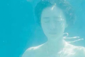被爱情伤到了的心情说说伤感大全 仍旧一个人伤心一个人流泪_QQ说说牛品源码-源码下载-源码社区-zblog主题插件-PHP源码-三合一源码-直播源码-短视频源码-APP源码-即时通讯-源码-交友源码牛品源码网