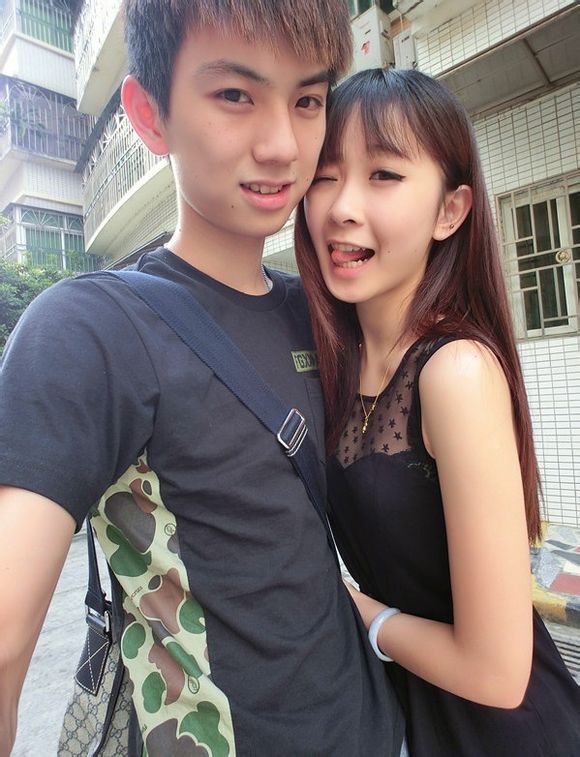 幸福qq情侣皮肤一左一右两张大图 被假象迷惑住的眼睛_QQ皮肤牛品源码-源码下载-源码社区-zblog主题插件-PHP源码-三合一源码-直播源码-短视频源码-APP源码-即时通讯-源码-交友源码牛品源码网