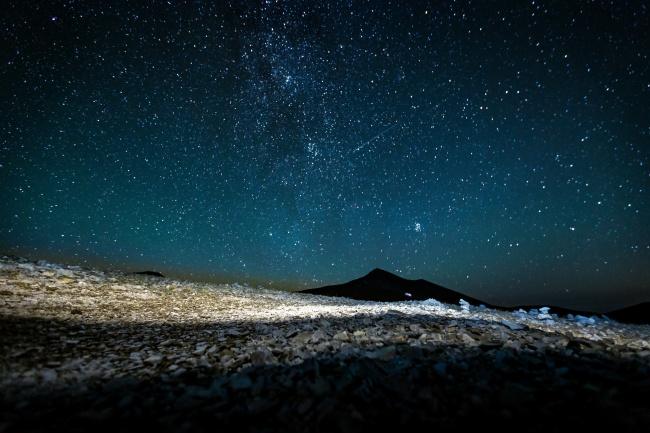 黑夜星空唯美壁纸图片牛品源码-源码下载-源码社区-zblog主题插件-PHP源码-三合一源码-直播源码-短视频源码-APP源码-即时通讯-源码-交友源码牛品源码网